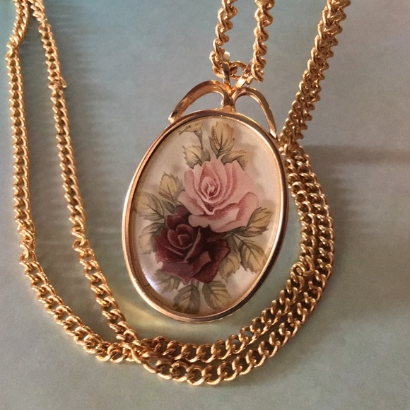 Vintage Gold Tone Necklace with Floral Pendant - Picture 4 of 14